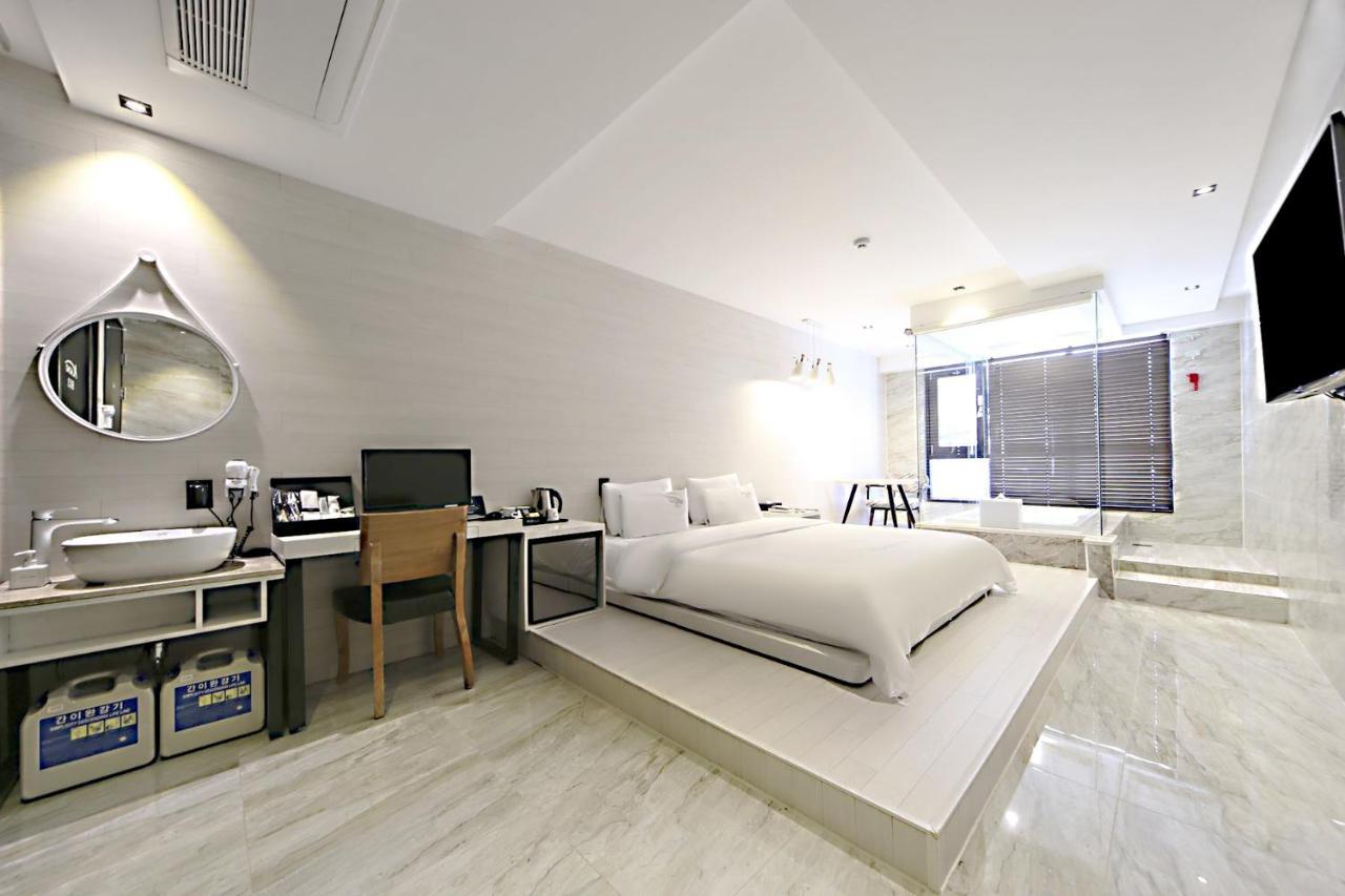 Masan Almond Hotel Changwon Exterior foto